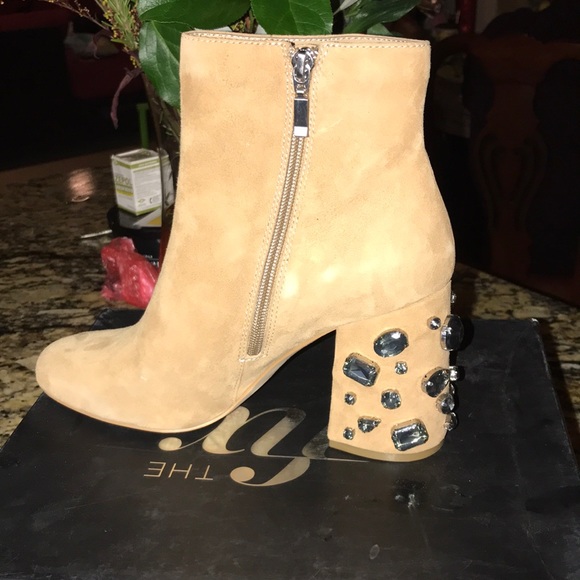 Stunning booties - Picture 5 of 7